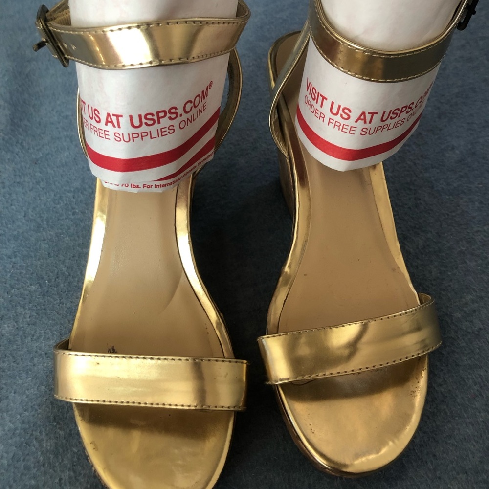 Old navy gold wedges